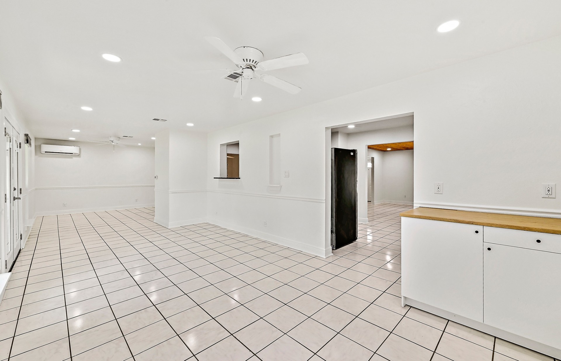 Den & Dining — current, vacant