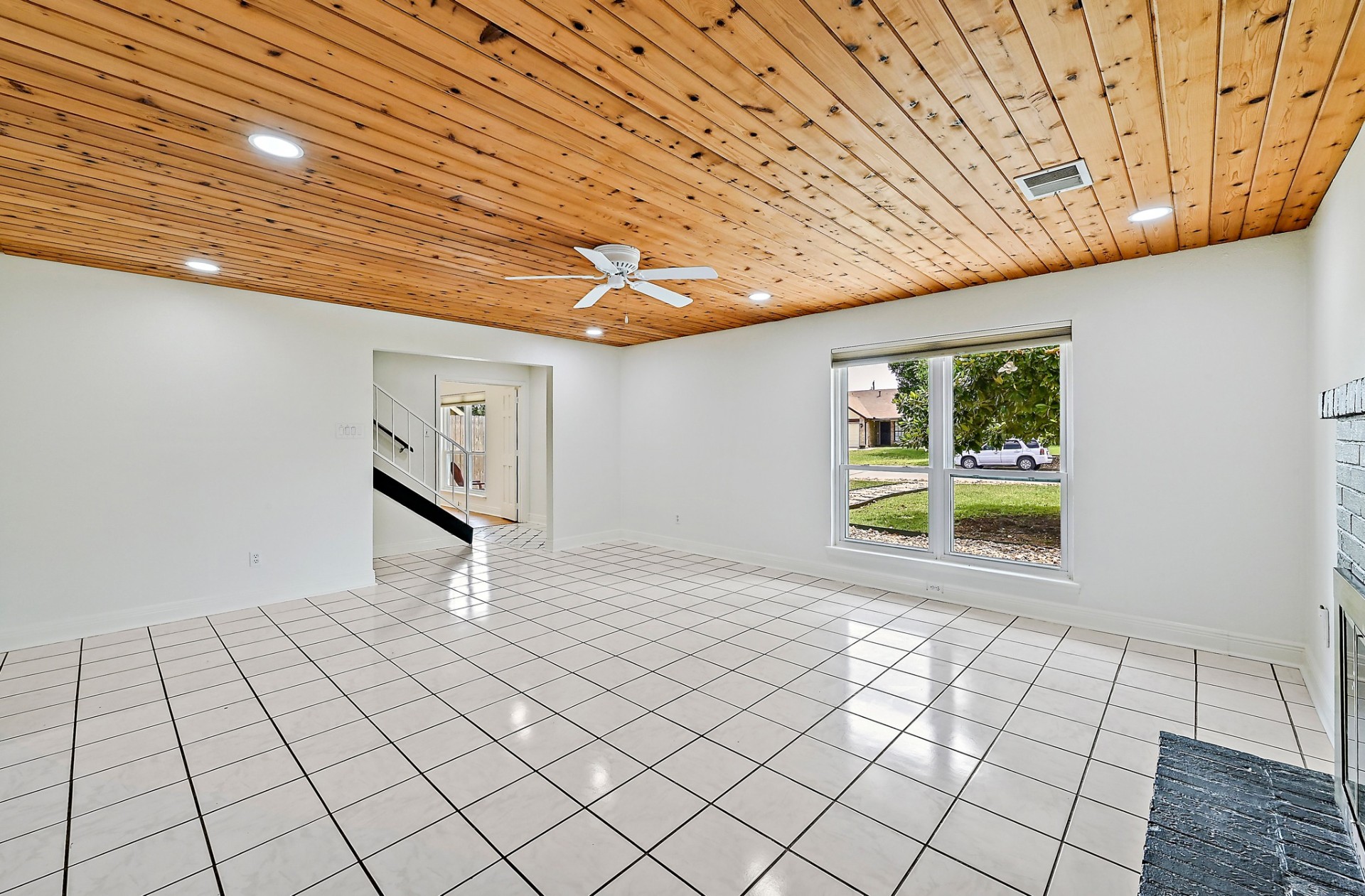 Living Room — Window View — current, vacant